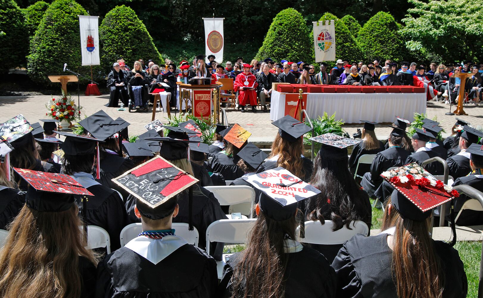 051324 Witt Grad SNS
