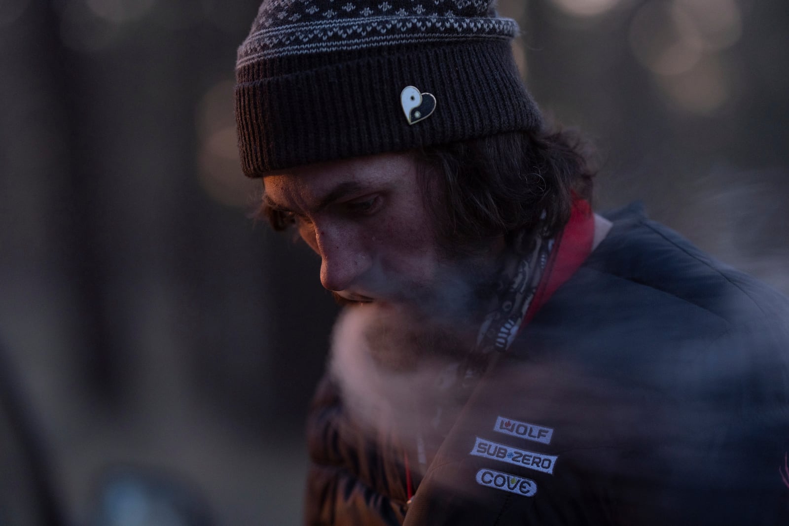 Nick Campbell vapes at a homeless encampment in Deschutes National Forest Wednesday, April 30, 2025 near Bend, Ore. (AP Photo/Jenny Kane)
