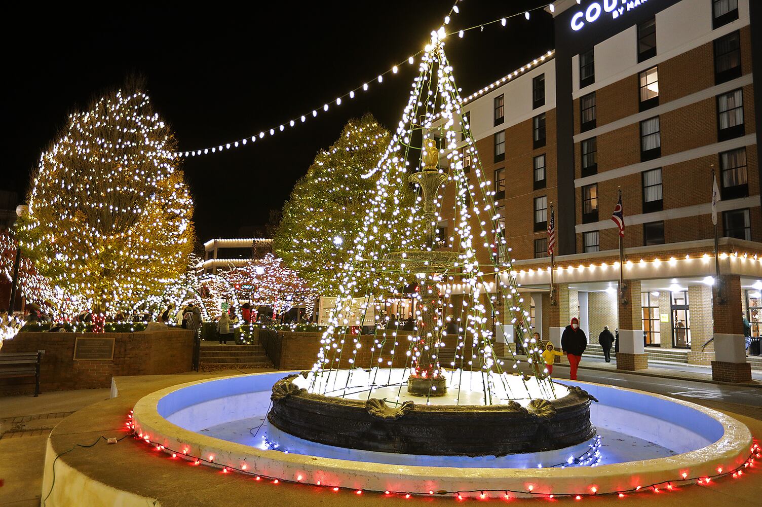 112821 Grand Illumination SNS