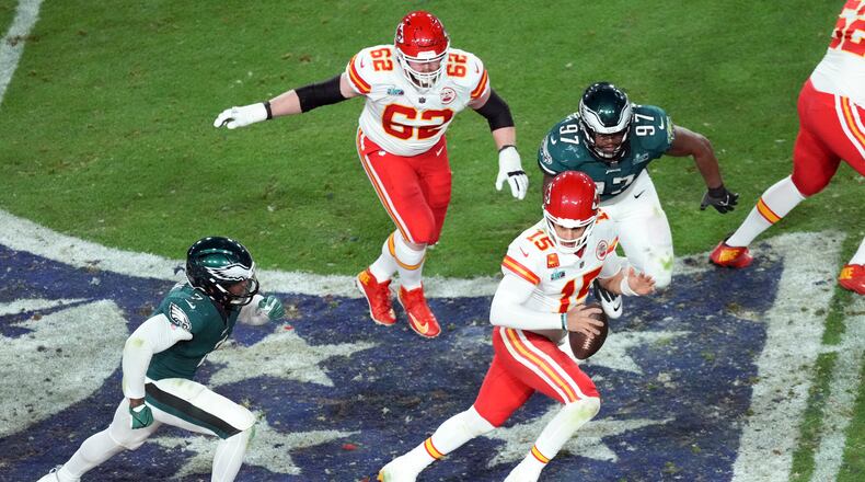 Kansas City Chiefs quarterback Patrick Mahomes scrambles during the fourth quarter of Super Bowl LVII against Philadelphia Eagles at State Farm Stadium in Glendale, Ariz., on Feb. 12, 2023. (AJ Mast/The New York Times).