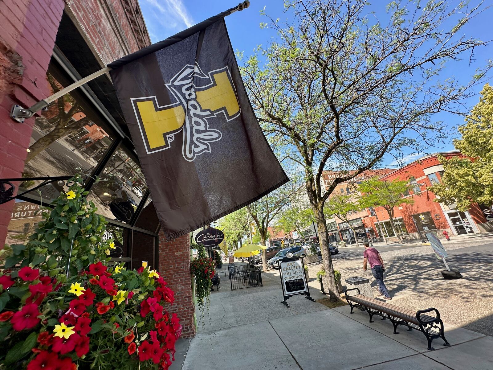 A University of Idaho flag hangs from a storefront in downtown Moscow, Idaho, on Tuesday, July 1, 2025. (AP Photos/Manuel Valdes)