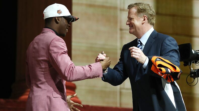PHILADELPHIA, PA - APRIL 27:  (L-R) John Ross of Washington shakes hands with Commissioner of the National Football League Roger Goodell after being picked #9 overall by the Cincinnati Bengals during the first round of the 2017 NFL Draft at the Philadelphia Museum of Art on April 27, 2017 in Philadelphia, Pennsylvania.  (Photo by Elsa/Getty Images)