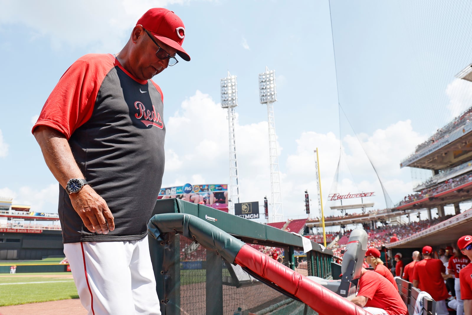 Cincinnati Reds manager Terry Francona leaves the field after making a pitching change against the Colorado Rockies during the sixth inning of a baseball game, Sunday, July 13, 2025, in Cincinnati. (AP Photo/Jay LaPrete)