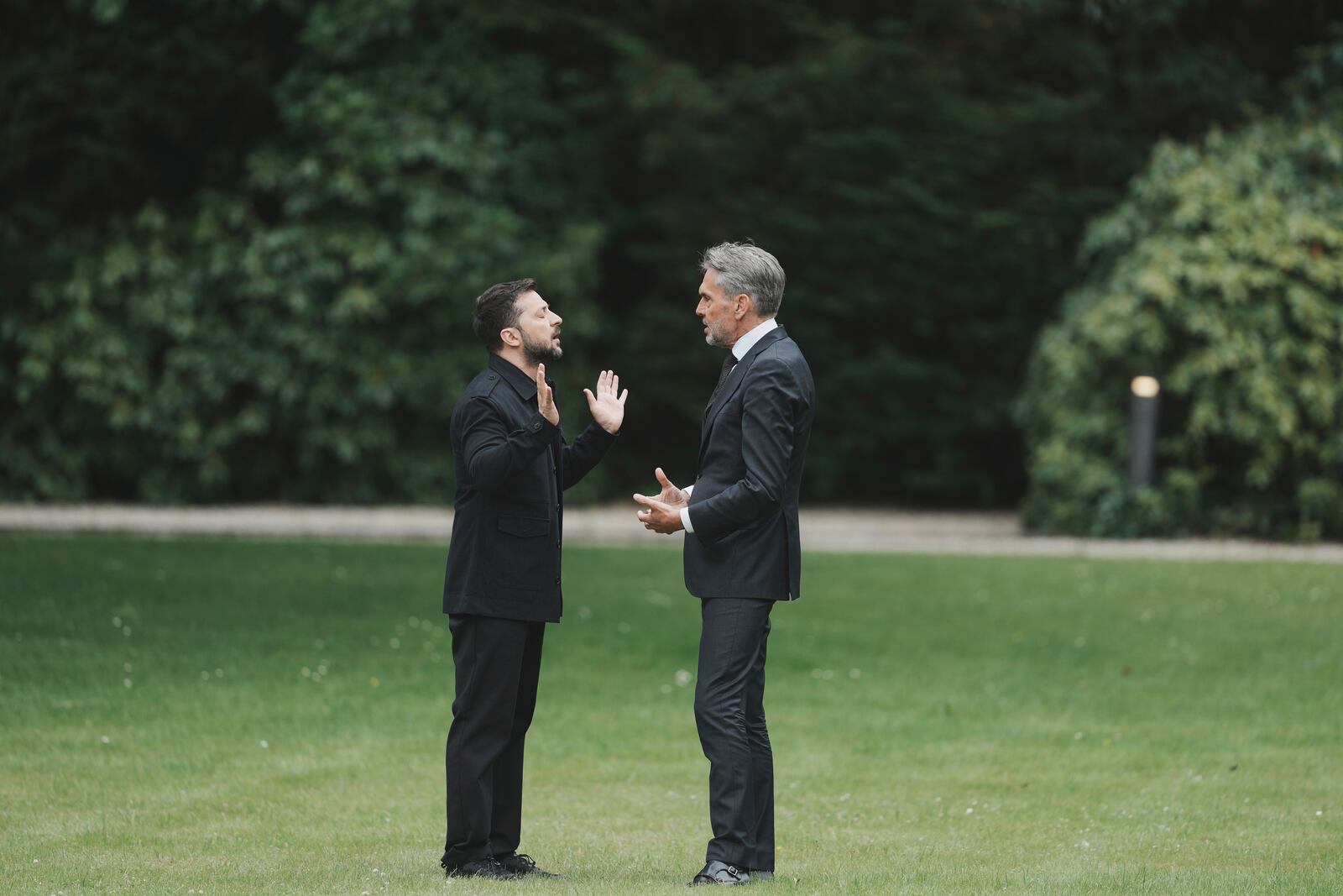 Netherland's Prime Minister Dick Schoof, right, speaks with Ukraine's President Volodymyr Zelenskyy during a meeting at the Catshuis on the sidelines of the NATO summit in The Hague, Netherlands, Tuesday, June 24, 2025. (AP Photo/Markus Schreiber)