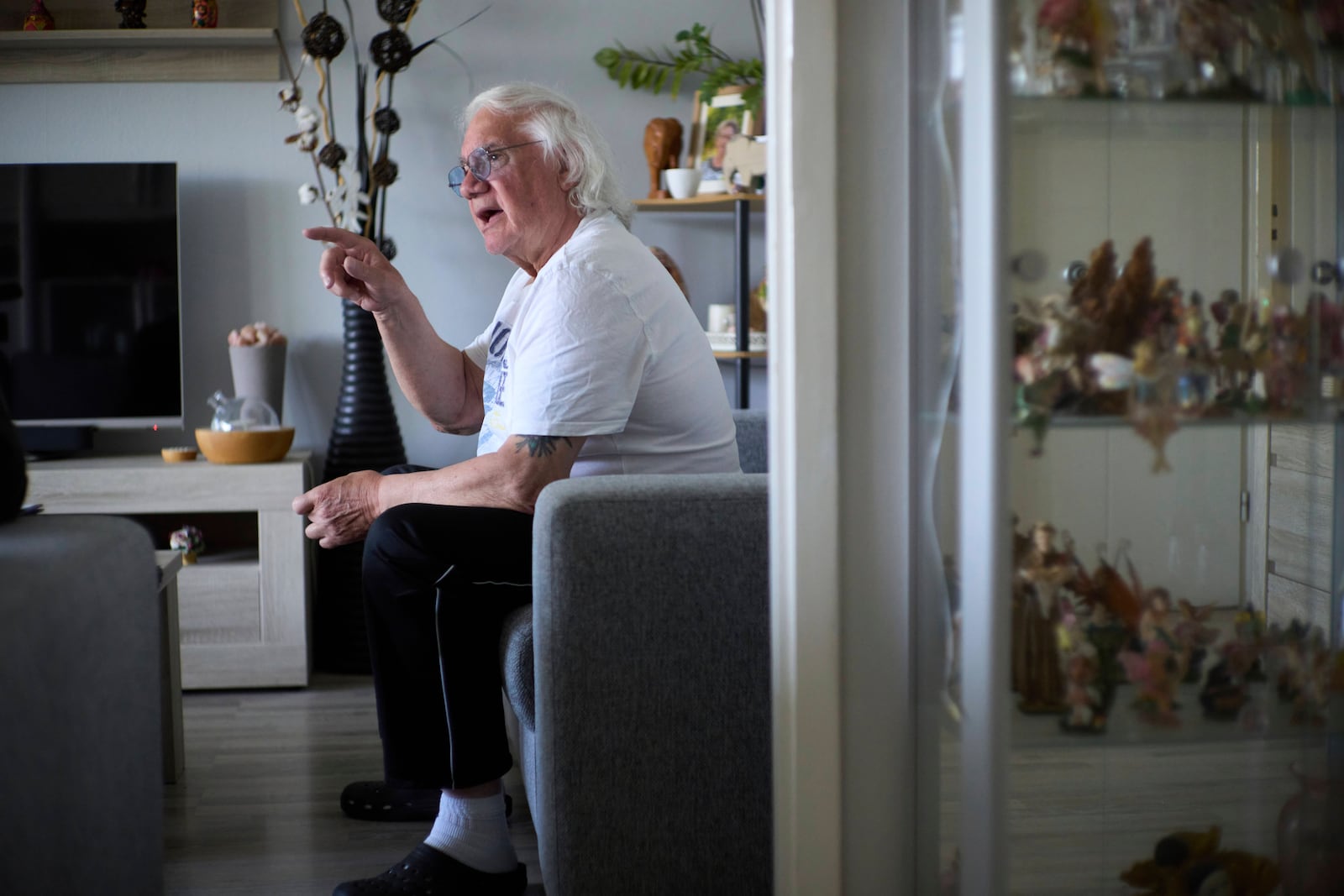 Ben Buitenhuis, a 83-year-old surivor of the 1944-1945 Hunger Winter, reacts during an interview in Delft, Netherlands, Tuesday, April 29, 2025. (AP Photo/Peter Dejong)