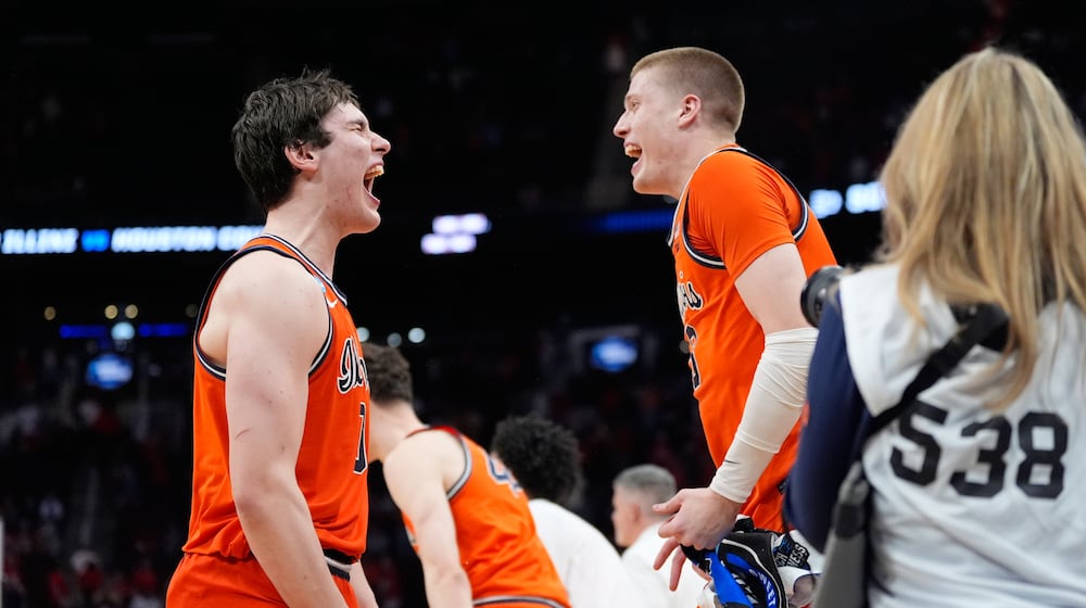 Illinois players celebrate after defeating Houston in the Sweet 16 of the NCAA college basketball tournament Friday, March 27, 2026, in Houston. (AP Photo/Ashley Landis)