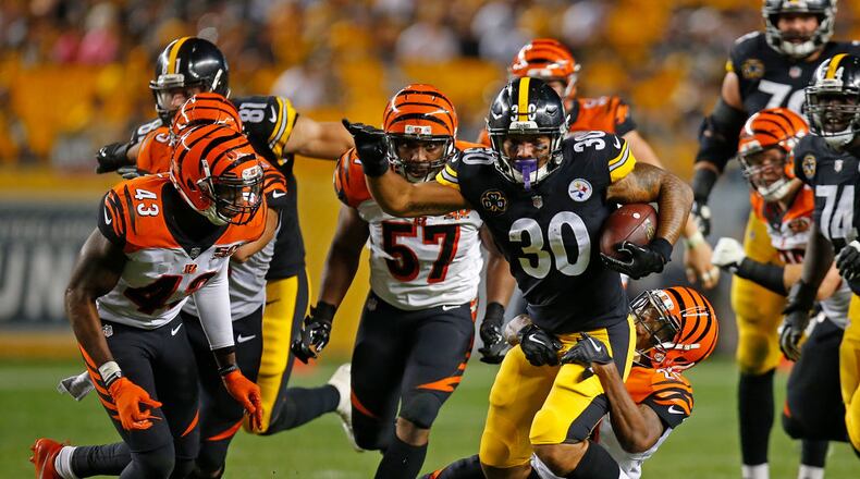 PITTSBURGH, PA - OCTOBER 22: James Conner #30 of the Pittsburgh Steelers carries the ball against the Cincinnati Bengals in the fourth quarter during the game at Heinz Field on October 22, 2017 in Pittsburgh, Pennsylvania. (Photo by Justin K. Aller/Getty Images)