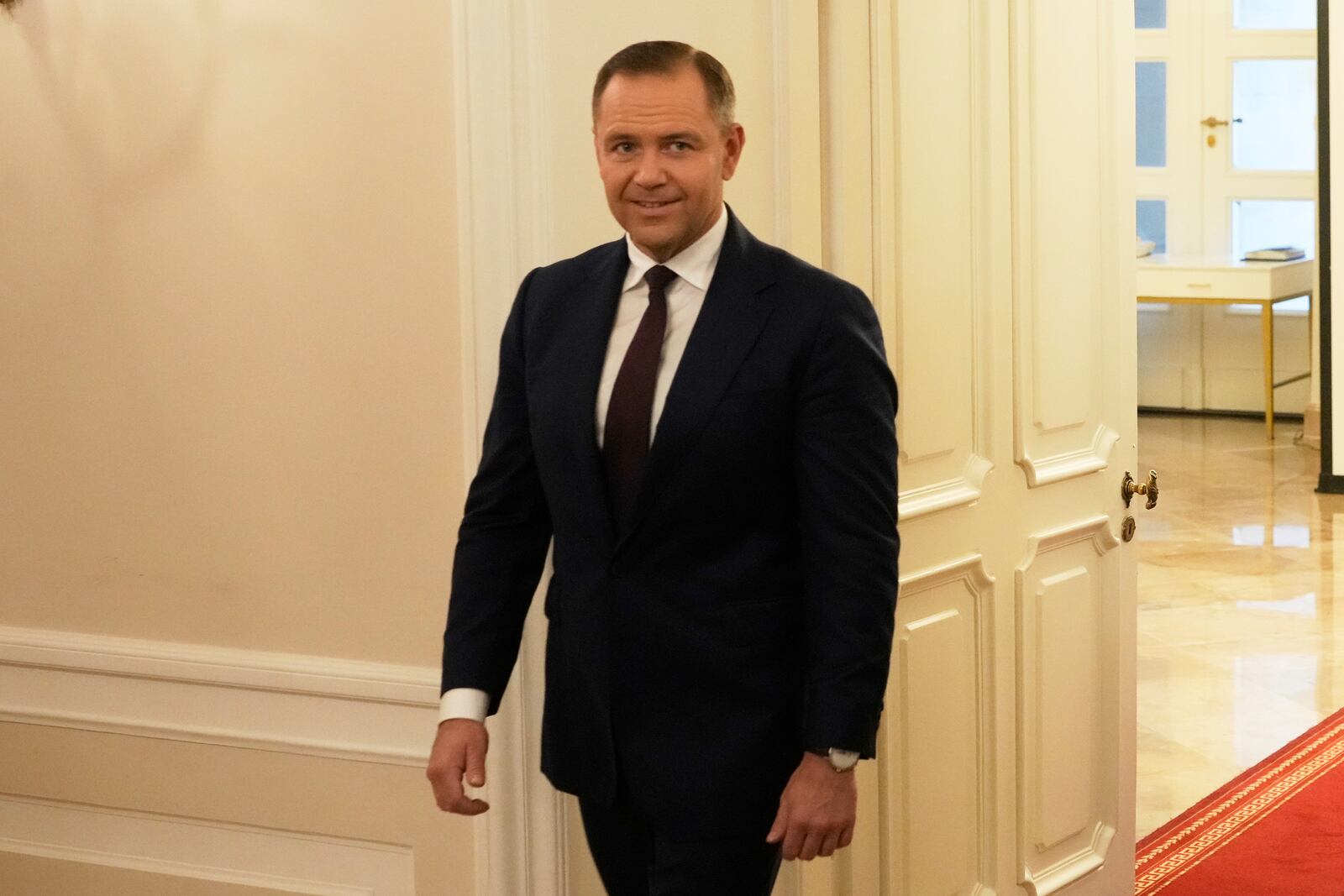 Poland's President Elect Karol Nawrocki arrives to meet with Poland's outgoing President Andrzej Duda at the Presidential Palace in Warsaw, Poland, Tuesday, June 3, 2025. (AP Photo/Czarek Sokolowski)