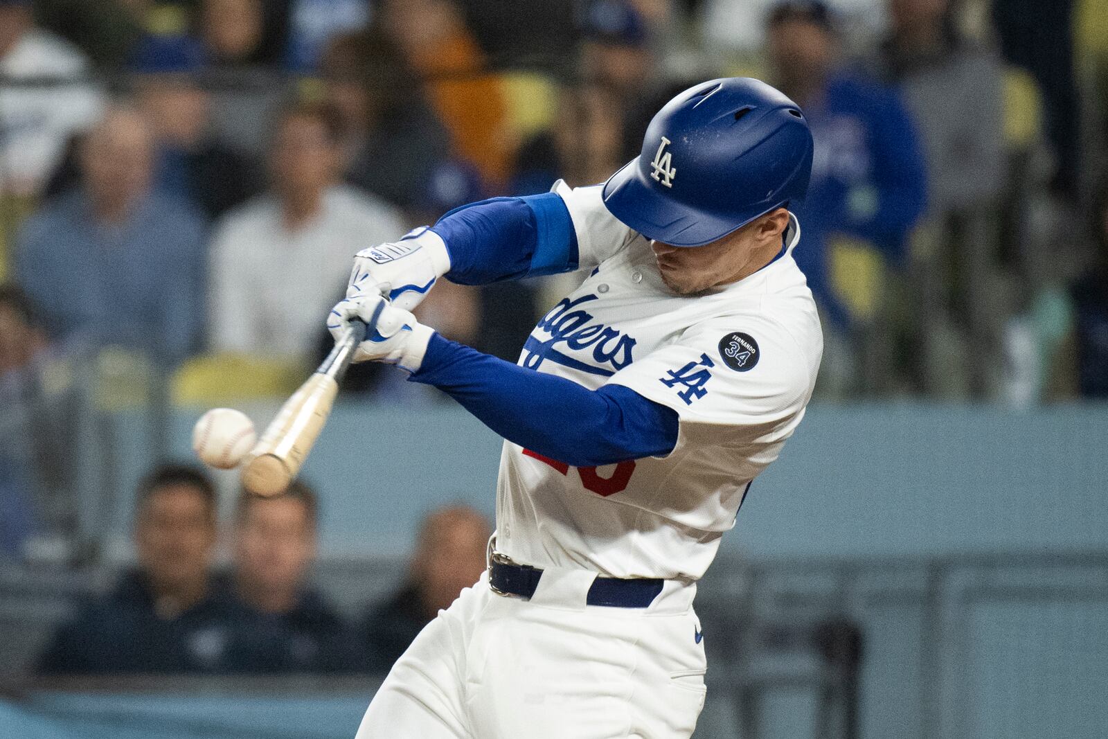 Los Angeles Dodgers' Tommy Edman hits a two-run double during the sixth inning of a baseball game against the Miami Marlins in Los Angeles, Tuesday, April 29, 2025. (AP Photo/Kyusung Gong)