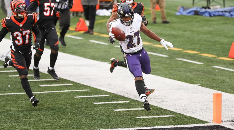 Baltimore Ravens running back J.K. Dobbins (27) dashes past Cincinnati Bengals cornerback Jalen Davis (37) and the rest of the defense for a touchdown during the second half of an NFL football game, Sunday, Jan. 3, 2021, in Cincinnati. (AP Photo/Aaron Doster)
