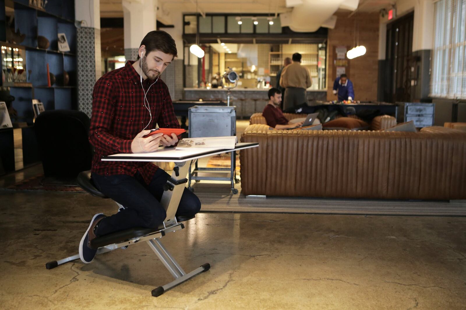 The Edge Desk System is a portable, foldable desk and kneeling chair that expands and collapses in 10 seconds. (Photo courtesy Edge Desk/TNS)