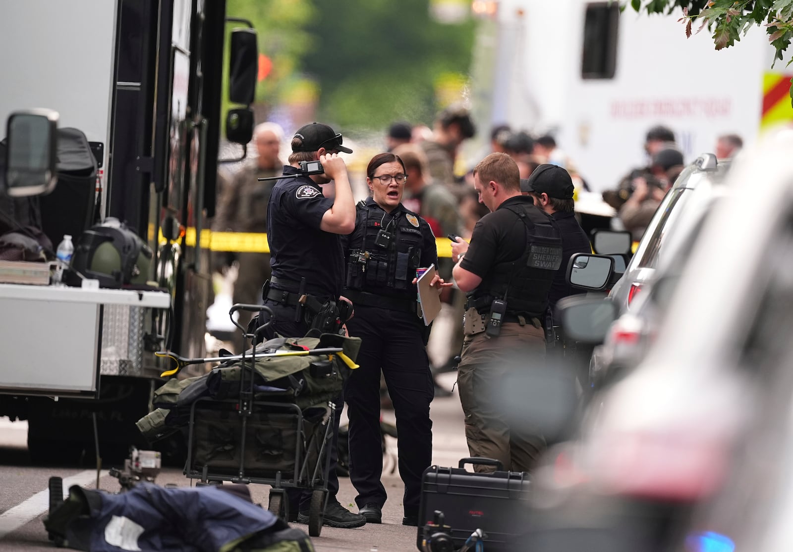 Law enforcement officials investigate after an attack on the Pearl Street Mall Sunday, June 1, 2025, in Boulder, Colo. (AP Photo/David Zalubowski)
