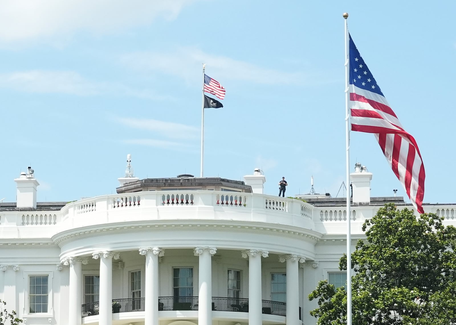 A member of the U.S. Secret Service looks on as President Donald Trump returns to the White House from Trump National Golf Club, June 29, 2025, in Washington. (AP Photo/Jacquelyn Martin)