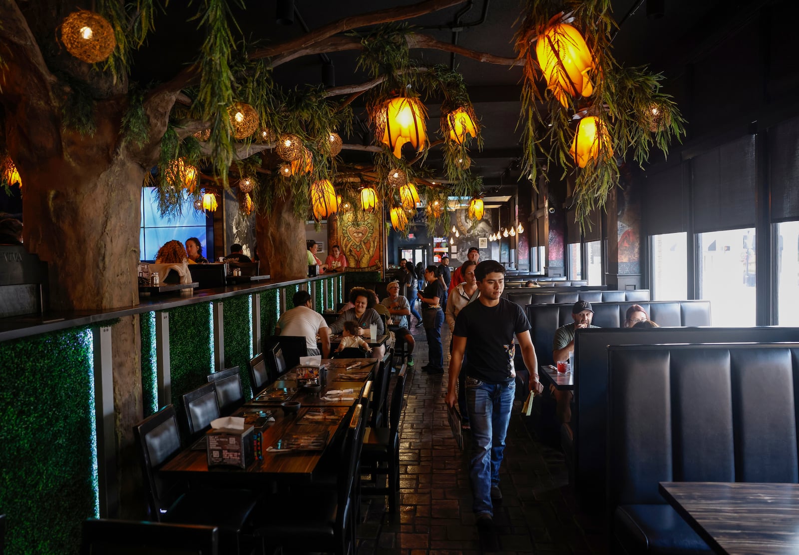 Worker Pedro Acuna, front, guides customers to their table at Viva La Fiesta on Friday, September 5, 2025, in Springfield. JOSEPH COOKE/STAFF