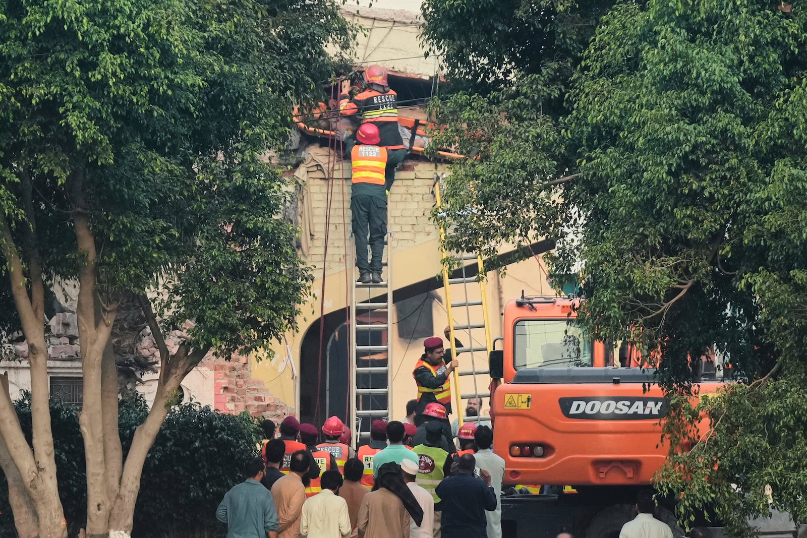 Rescue workers recover a body from a damaged building at the site of a suspected Indian missile attack, in Muridke, a town in Pakistan's Punjab province, Wednesday, May 7, 2025. (AP Photo/K.M. Chaudary)