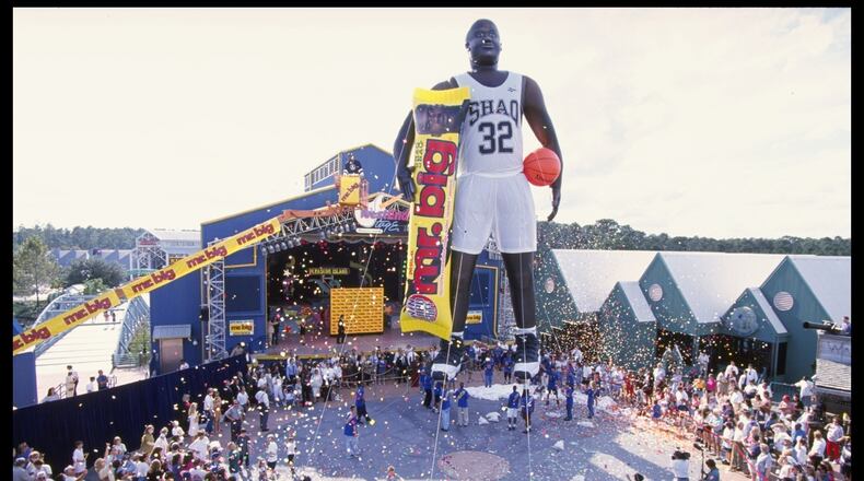 25 Oct 1995: Center Shaquille O'Neal #32 of the Orlando Magic makes a guest appearance to endorse a new candy bar but he is full of hot air at Disneyworld in Orlando, Florida. Mandatory Credit: Andy Lyons/Allsport