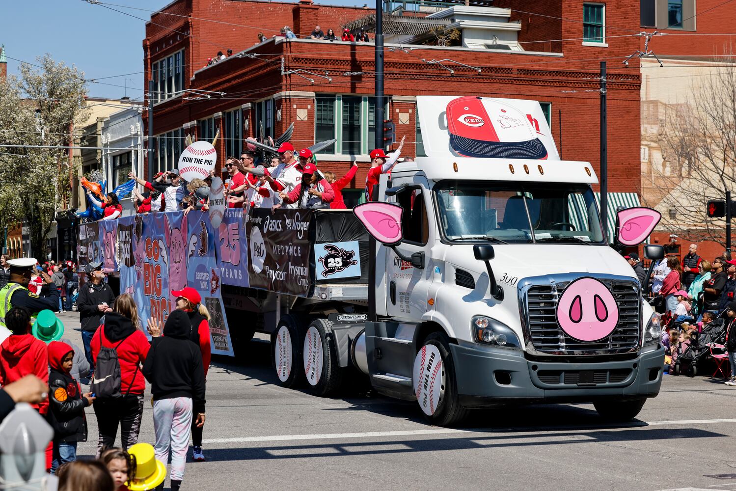 033023 Reds Parade