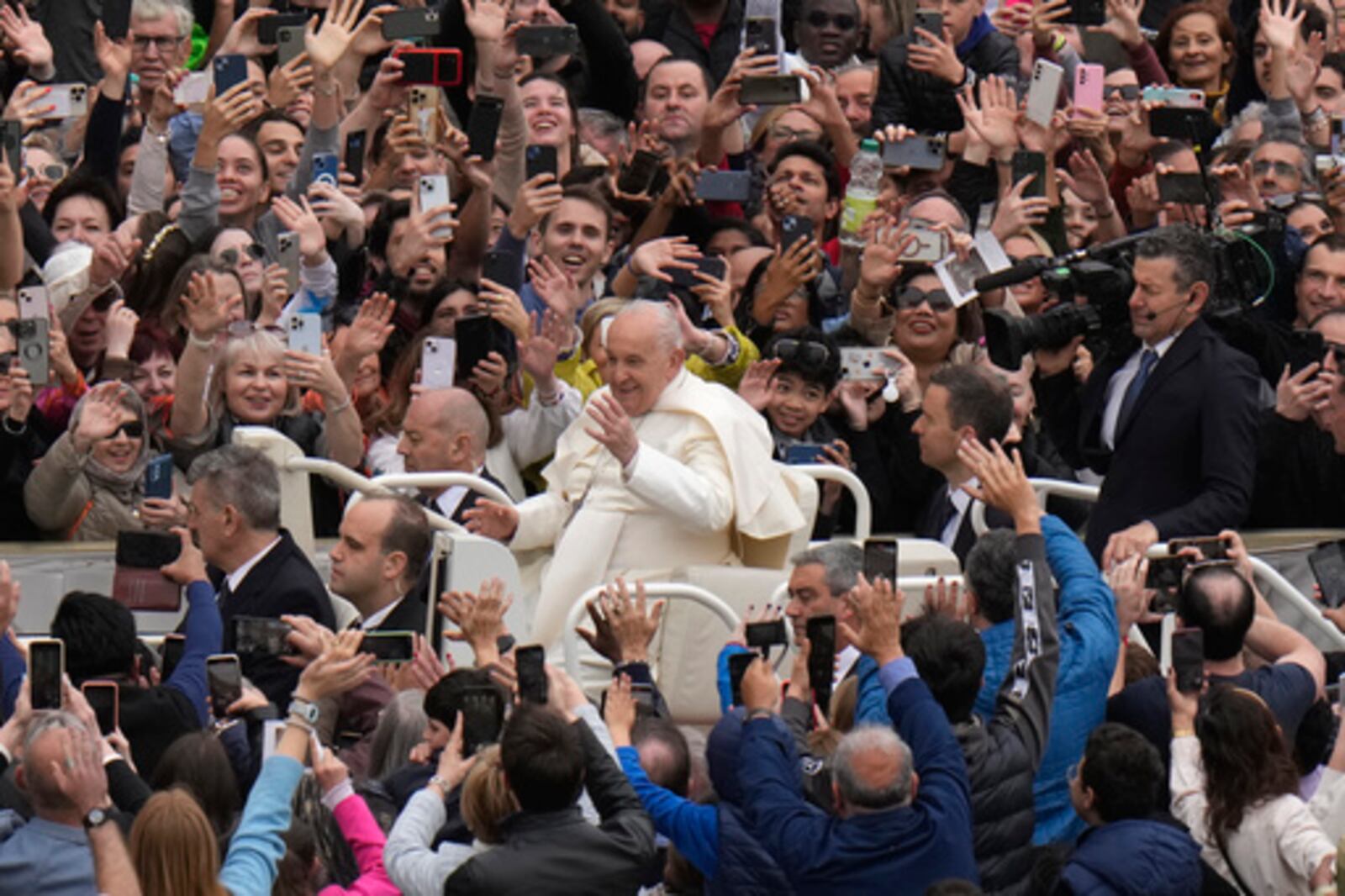 FILE - Pope Francis waves faithful after celebrating Easter mass in St. Peter's Square at the Vatican, Sunday, March 31, 2024. (AP Photo/Alessandra Tarantino, File)