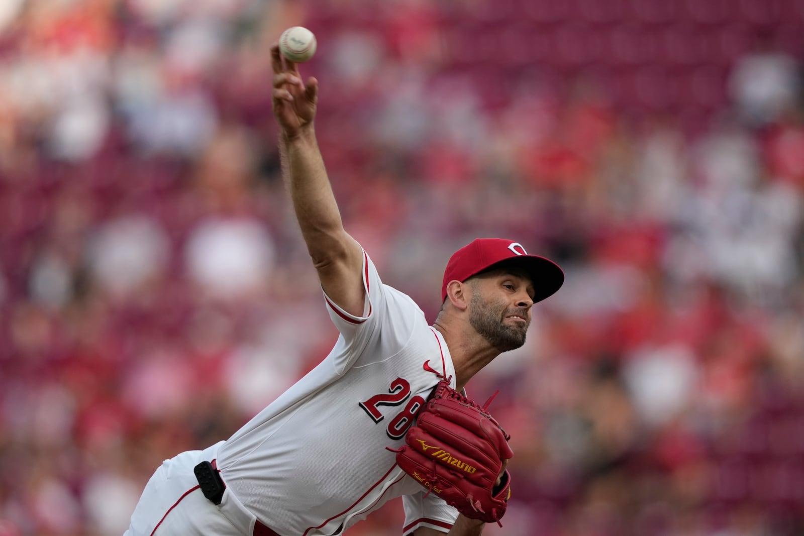 Cincinnati Reds pitcher Nick Martinez throws during the first inning of a baseball game against the Miami Marlins in Cincinnati, Tuesday, July 8, 2025. (AP Photo/Carolyn Kaster)