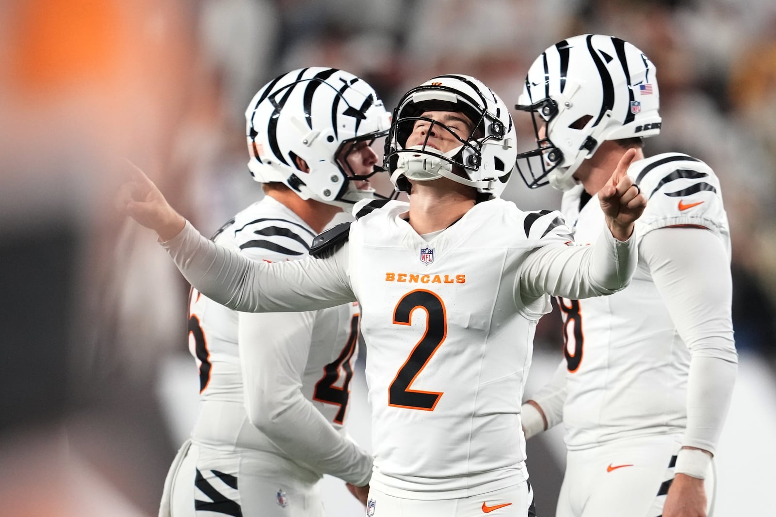 Cincinnati Bengals kicker Evan McPherson (2) celebrates his field goal during the second half of an NFL football game against the Pittsburgh Steelers in Cincinnati Thursday, Oct. 16, 2025. (AP Photo/Jeff Dean)
