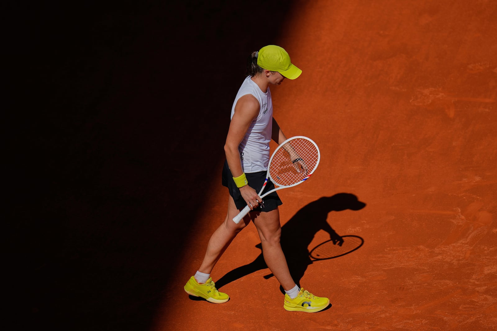 Iga Swiatek of Poland reacts during her match against United States' Coco Gauff during the Madrid Open tennis tournament in Madrid, Spain, Thursday, May 1, 2025. (AP Photo/Manu Fernandez)