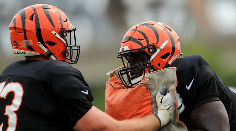 Cincinnati Bengals' Jonah Williams, left, participates in a drill against D'Ante Smith, right, during NFL football practice in Cincinnati, Tuesday, Aug. 10, 2021. (AP Photo/Aaron Doster)