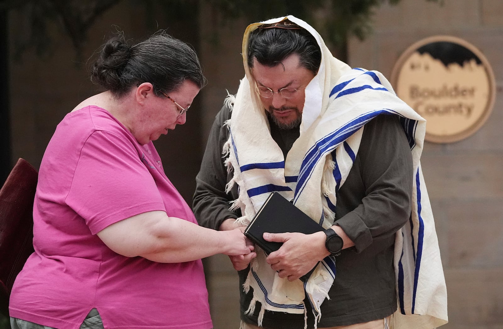 Vickie Gottlieb, left, of Greeley, Colo., joins her husband, Troy, in a prayer for victims of an attack outside of the Boulder County, Colo., courthouse, Monday, June 2, 2025, in Boulder, Colo. (AP Photo/David Zalubowski)