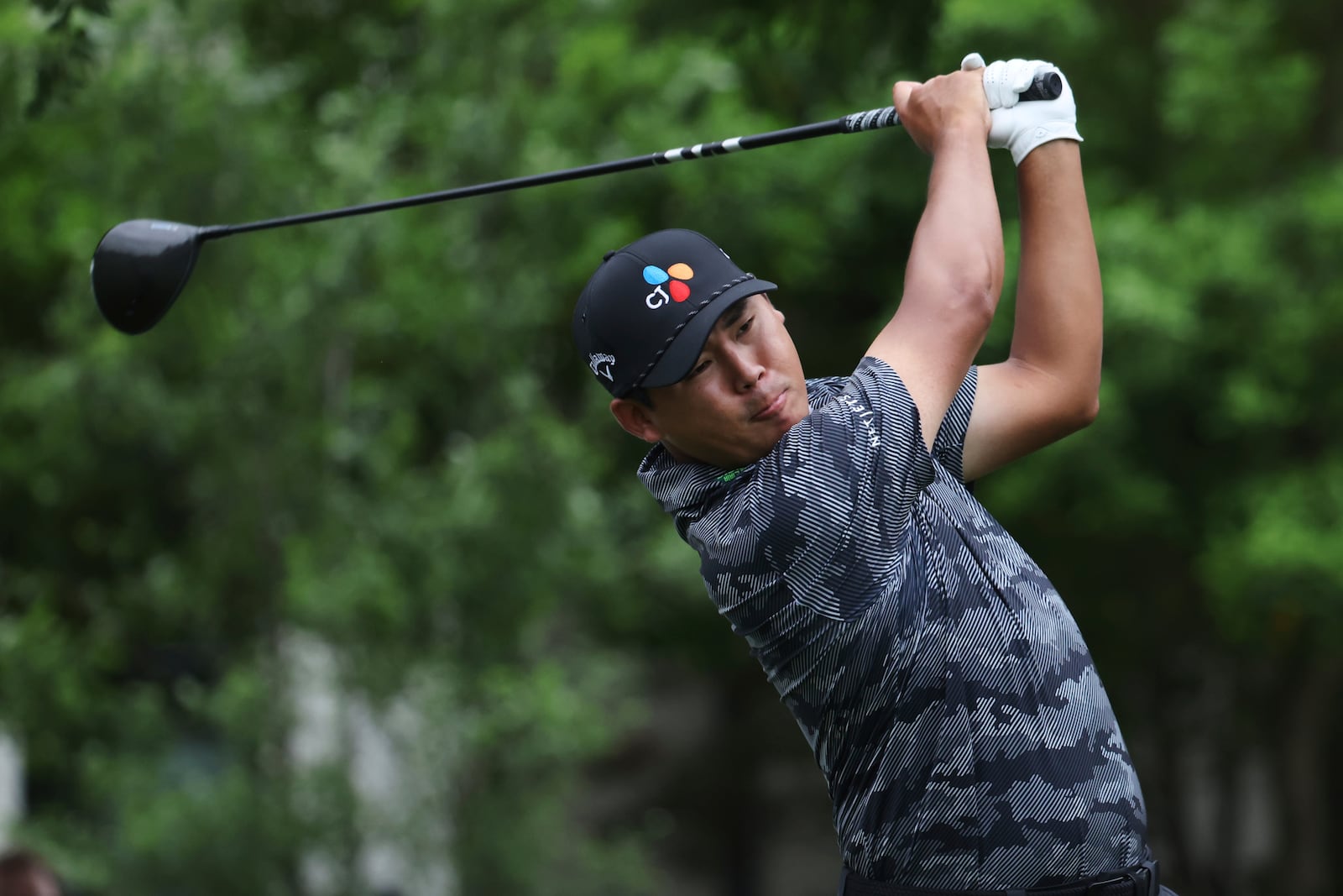 Si Woo Kim hits off the sixth tee during the first round of the CJ Cup Byron Nelson golf tournament in McKinney, Texas, Thursday, May 1, 2025. (AP Photo/Gareth Patterson)