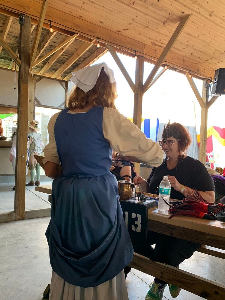 PHOTOS: Scenes from a Royal Feast at Ohio Renaissance Festival