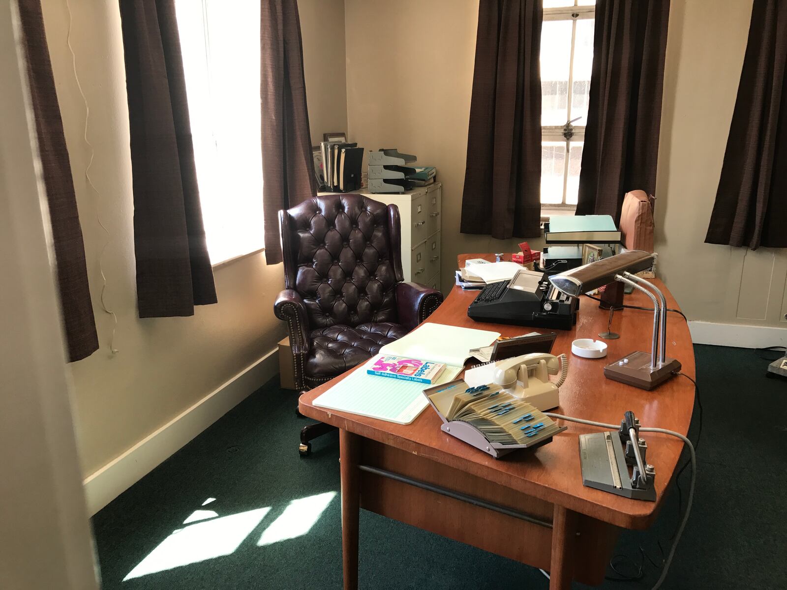 Scenes from the “Old Man and the Gun,” starring Academy award winners Robert Redford and Casey Affleck, are being filmed Monday and Tuesday at multiple downtown locations.