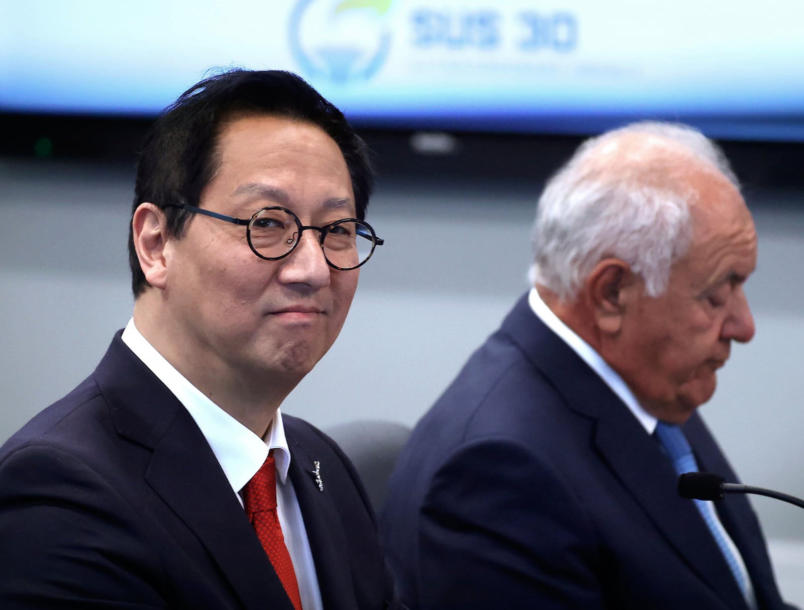 University of Florida president-elect Santa Ono, left, with Mori Hosseini, right, chairman of the UF Board of Trustees, during a meeting of the Florida Board of Governors to vote on Ono becoming Florida's 14th president at the University of Central Florida's downtown campus in Orlando, Fla., Tuesday, June 3, 2025. (Joe Burbank/Orlando Sentinel via AP)