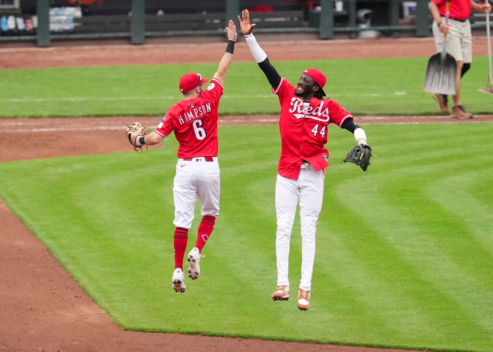 Cincinnati Reds' Elly De La Cruz (44) celebrates with teammate Garrett Hampson (6) following a baseball game against the Arizona Diamondbacks, Saturday, June 7, 2025, in Cincinnati. (AP Photo/Jeff Dean)