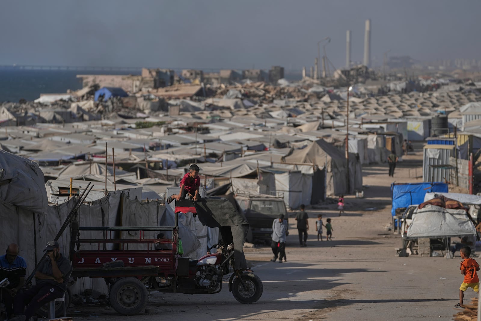 A camp of tents housing displaced Palestinians extends across Gaza City, Thursday, July 17, 2025. (AP Photo/Jehad Alshrafi)