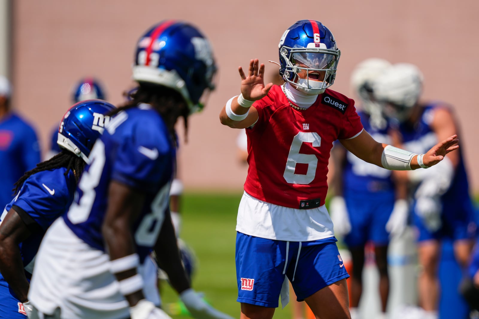 New York Giants quarterback Jaxson Dart (6) shouts out during practice at the team's NFL football training camp in East Rutherford, N.J., Wednesday, July 23, 2025. (AP Photo/Yuki Iwamura)