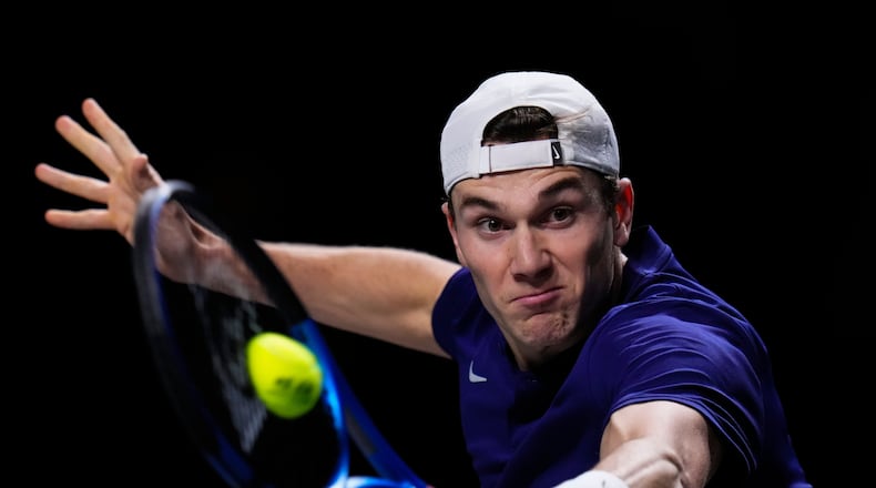 FILE -Britain's Jack Draper plays a shot against Serbia's Miomir Kecmanovic during a Davis Cup quarter-final tennis match between Serbia and United Kingdom in Malaga, Spain, Nov. 23, 2023. (AP Photo/Manu Fernandez, File)