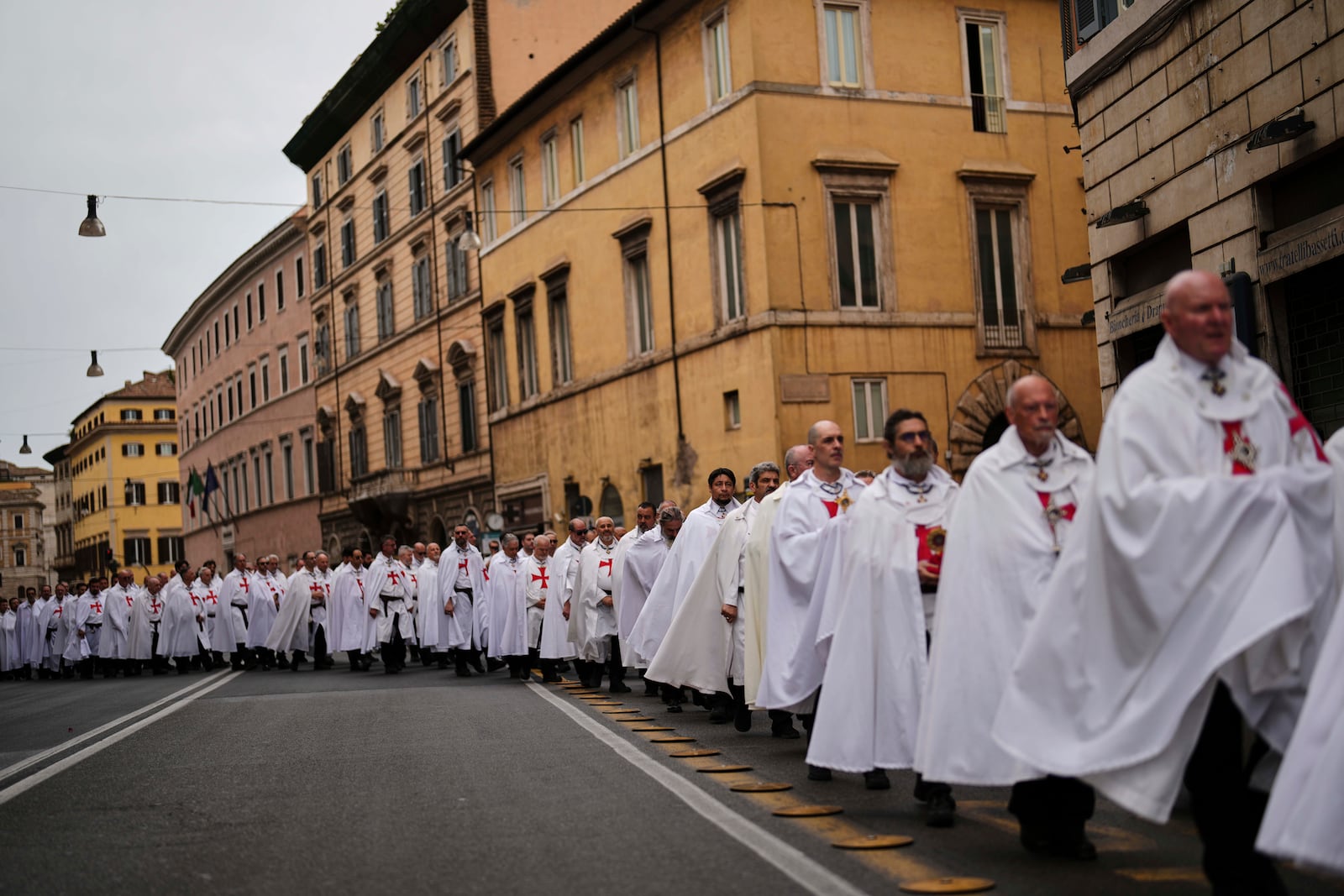 Catholic Templari Oggi or "Templars Today" association members parade along the city centre to arrive to St. Mary and the Martyrs Basilica, or Agrippa Pantheon, in Rome, Sunday, May 4, 2025. (AP Photo/Francisco Seco)