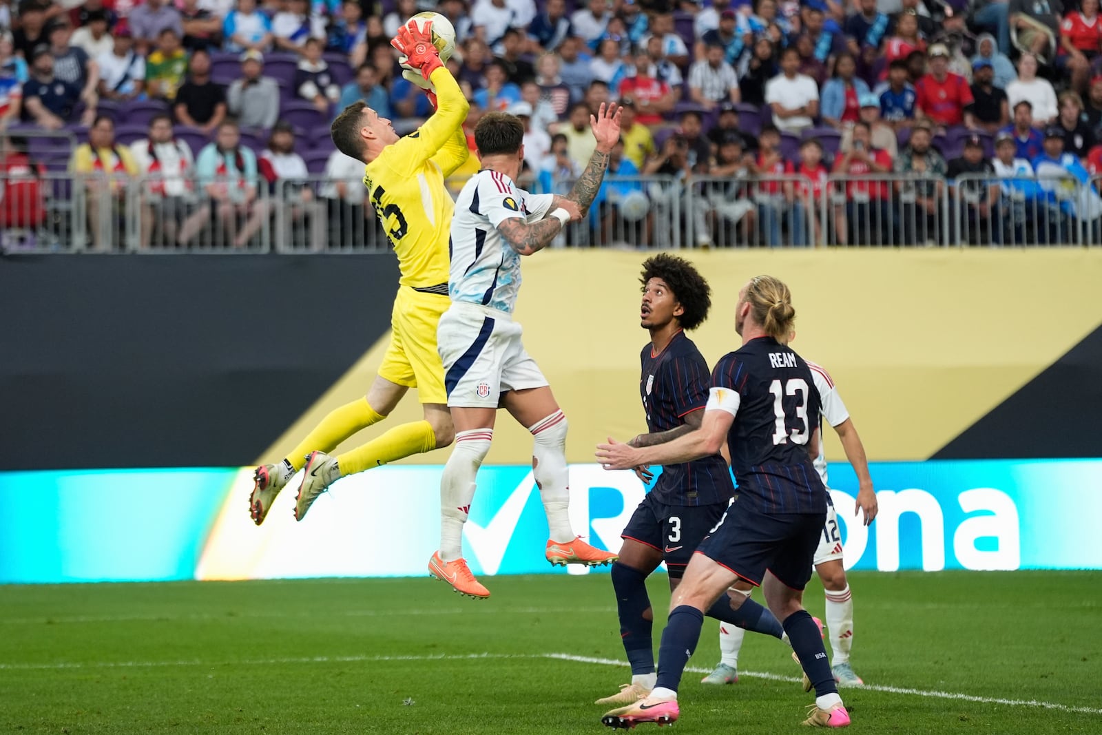 United States goalkeeper Matthew Freese (25) stops a shot during the second half of a CONCACAF Gold Cup quarterfinals soccer match against Costa Rica, Sunday, June 29, 2025, in Minneapolis. (AP Photo/Abbie Parr)