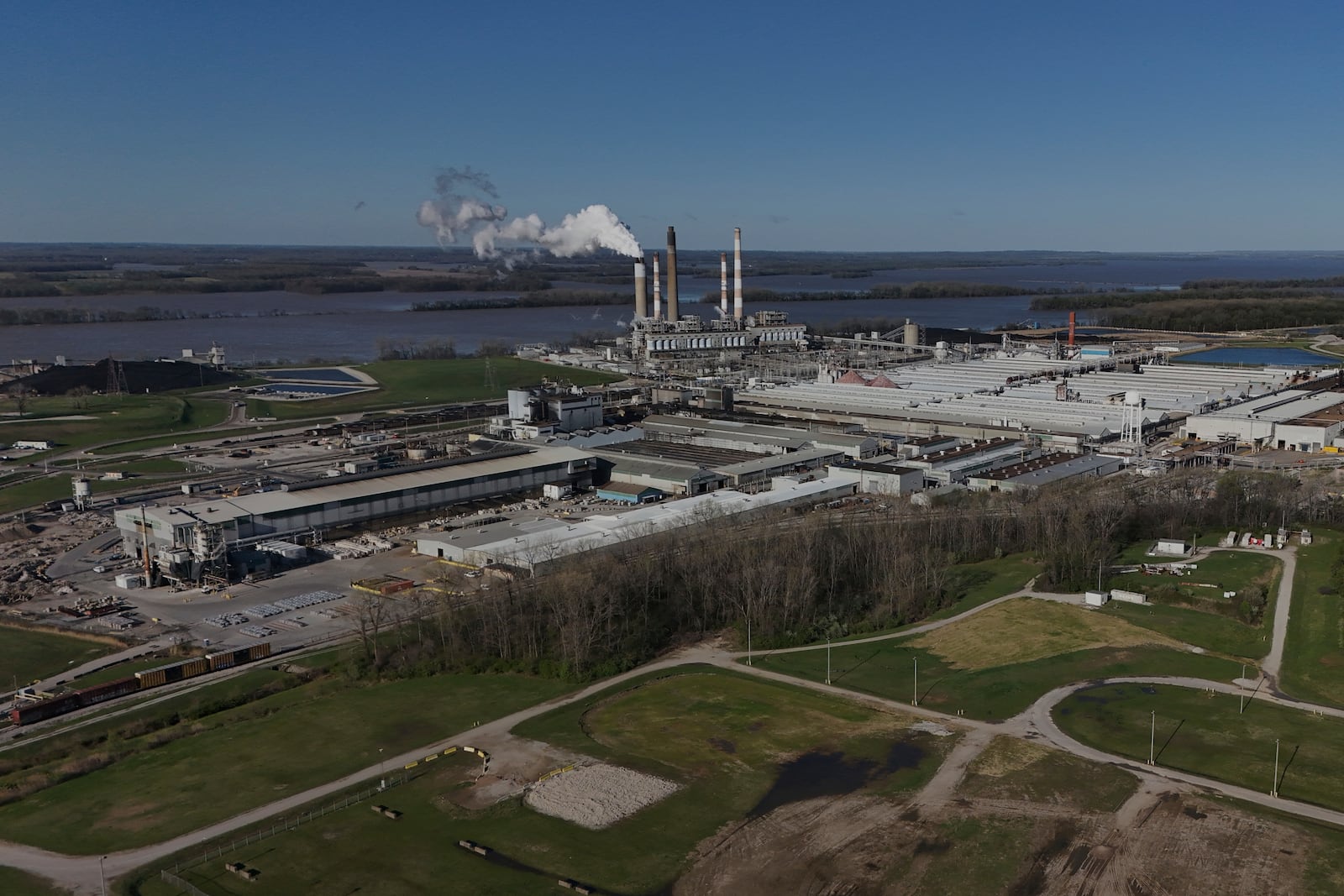 The Warrick Power Plant operates Tuesday, April 8, 2025, in Newburgh, Ind. (AP Photo/Joshua A. Bickel)