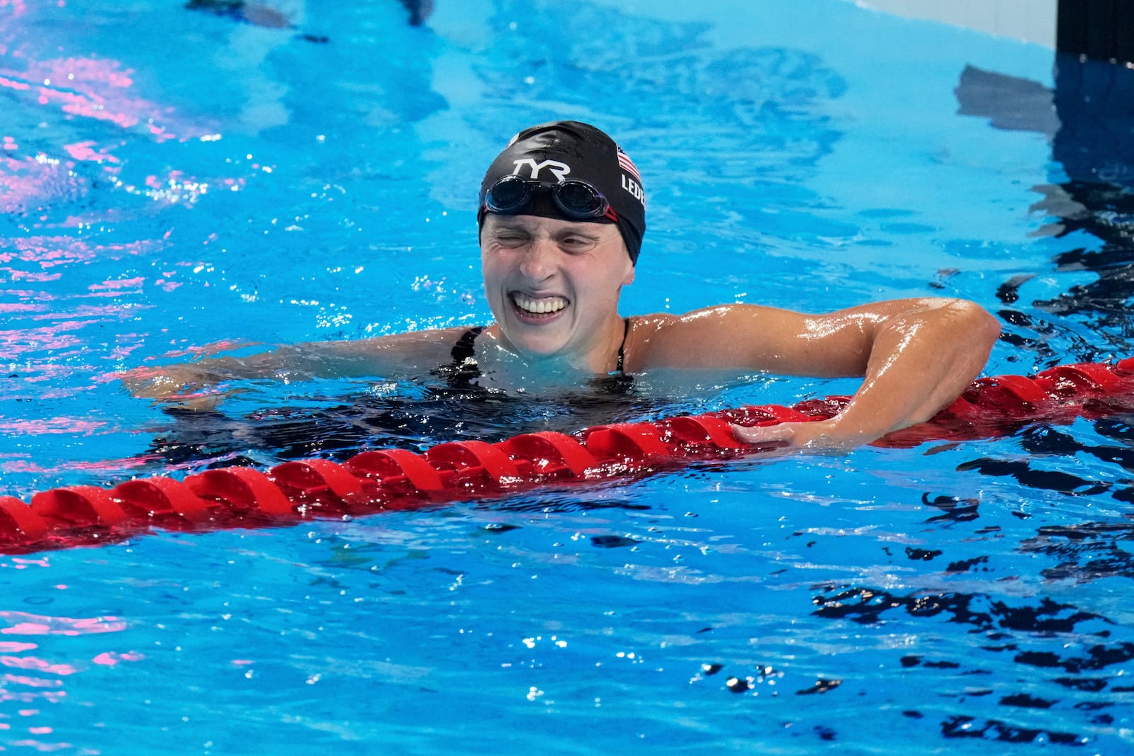 Katie Ledecky of the United States celebrates after winning gold medal in the women's 1500m freestyle final at the World Aquatics Championships in Singapore, Tuesday, July 29, 2025. (AP Photo/Lee Jin-man)