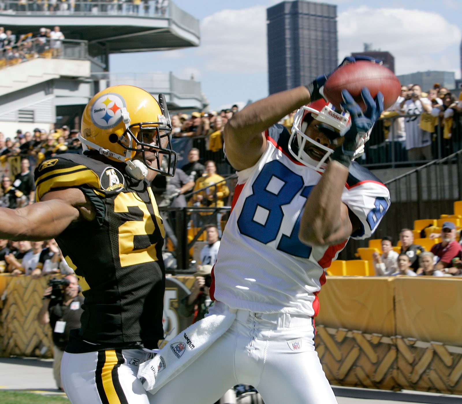 Meadowdale grad and Buffalo Bills linebacker wide receiver Peerless Price, right, makes a catch in the end zone as Pittsburgh Steelers  cornerback Ike Taylor defends in the third quarter of the football game in Pittsburgh, Sunday, Sept. 16, 2007. Price came down out of bounds and the pass was ruled incomplete. The Steelers won, 26-3. The Steelers were wearing throwback jersey commemorating their 75th season in the league. (AP Photo/Keith Srakocic)