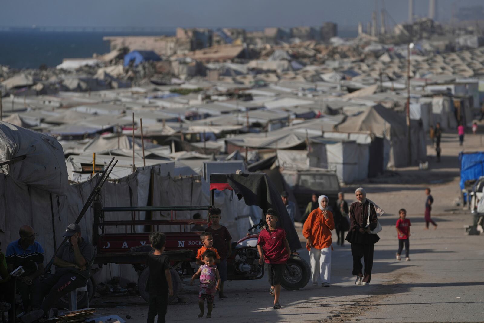 A camp of tents housing displaced Palestinians extends across Gaza City, Thursday, July 17, 2025. (AP Photo/Jehad Alshrafi)