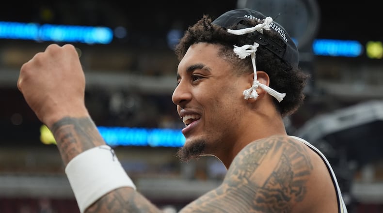 Michigan's Yaxel Lendeborg celebrates after defeating Tennessee in the Elite Eight of the NCAA college basketball tournament, Sunday, March 29, 2026, in Chicago. (AP Photo/Erin Hooley)