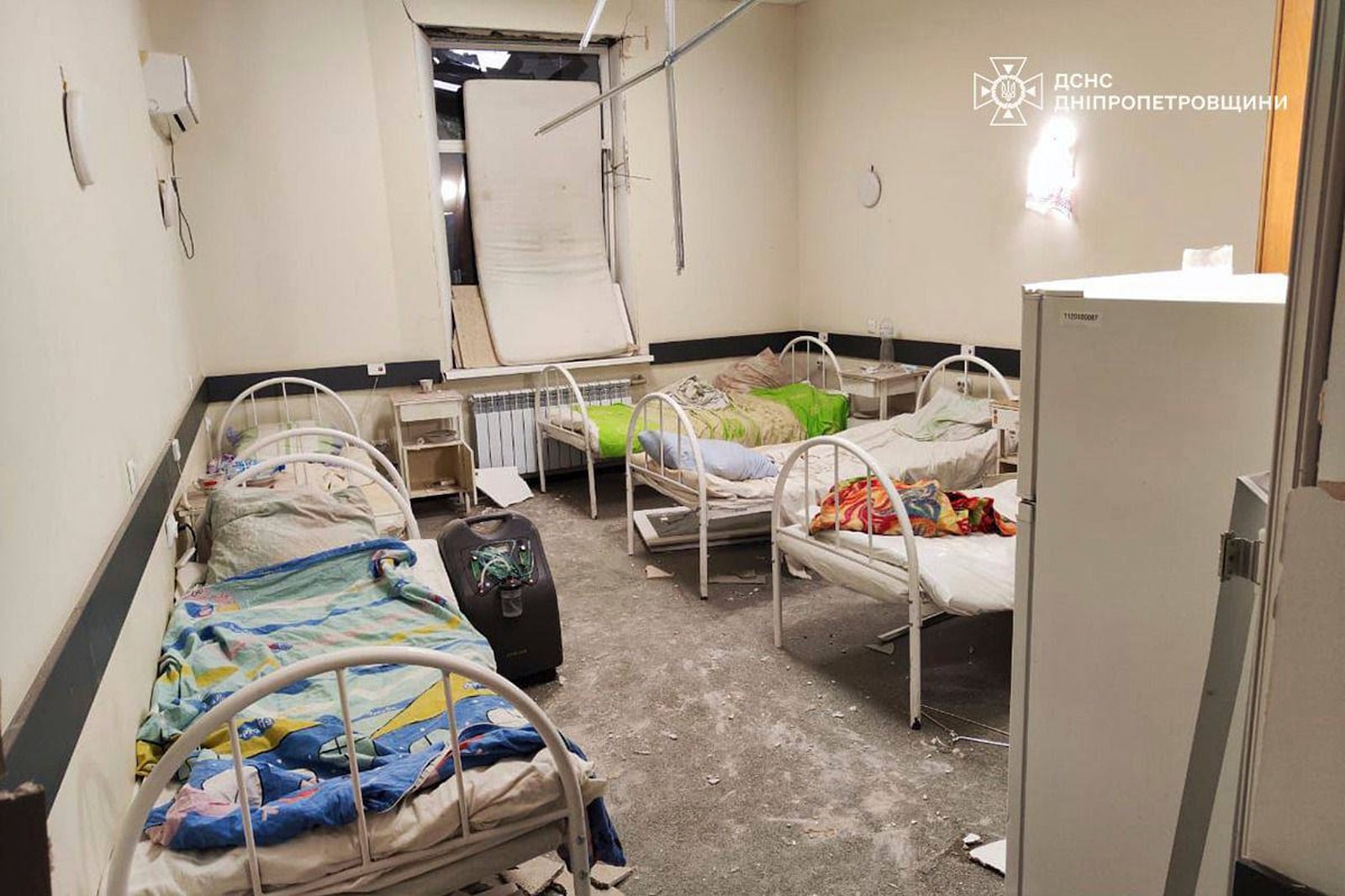 This photo provided by the Ukrainian Emergency Service, shows an empty hospital room following Russia's missile attack that hit a hospital killing two in Kamianske, Dnipropetrovsk region, Ukraine, Tuesday, July 29, 2025. (Ukrainian Emergency Service via AP)
