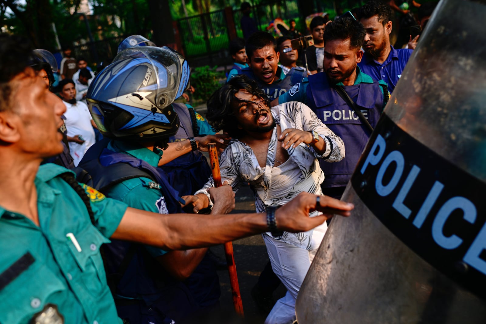 Policemen detain a student protesting near secretariat against the crash of a Bangladesh air force training jet into a school, demanding accountability, compensation for victims' families and the halt of training flights, in Dhaka, Bangladesh, Tuesday, July 22, 2025. (AP Photo/Mahmud Hossain Opu)