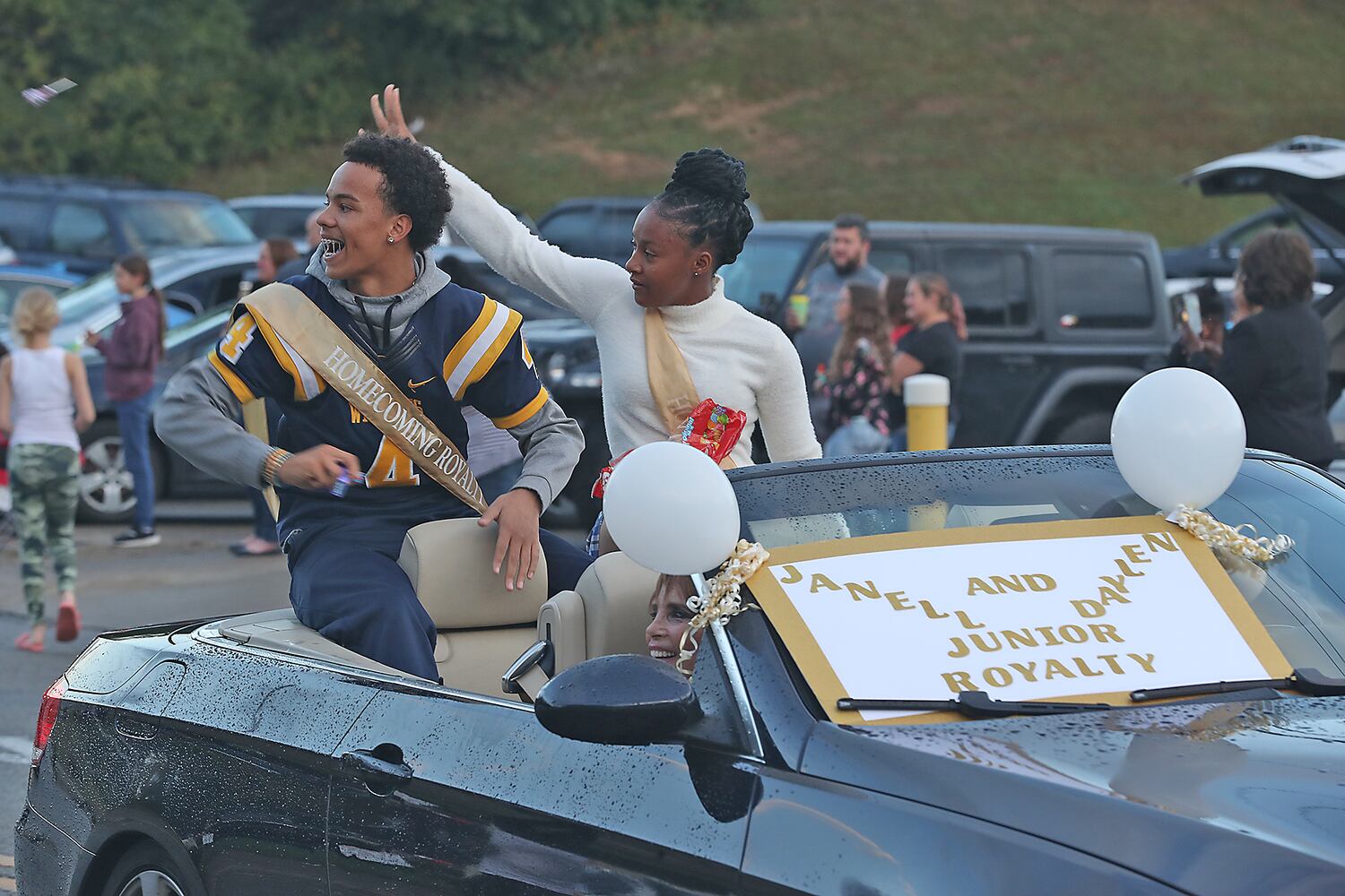 100821 Homecoming Parade SNS