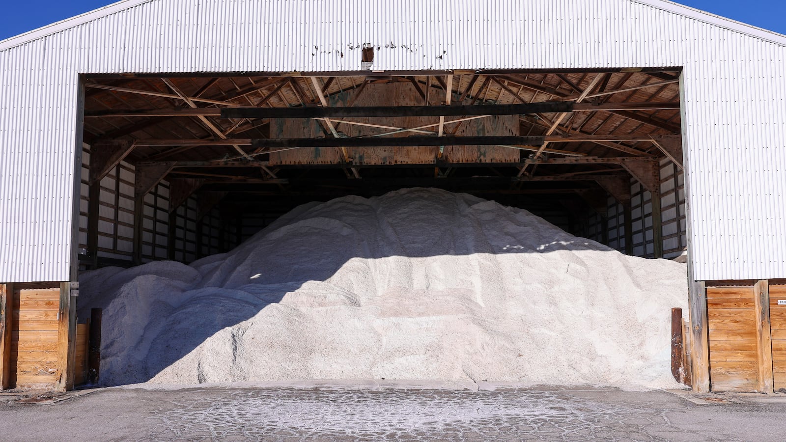 The Ohio Department of Transportation annually uses between 300,000 and 900,000 tons of salt. BRYANT BILLING / STAFF