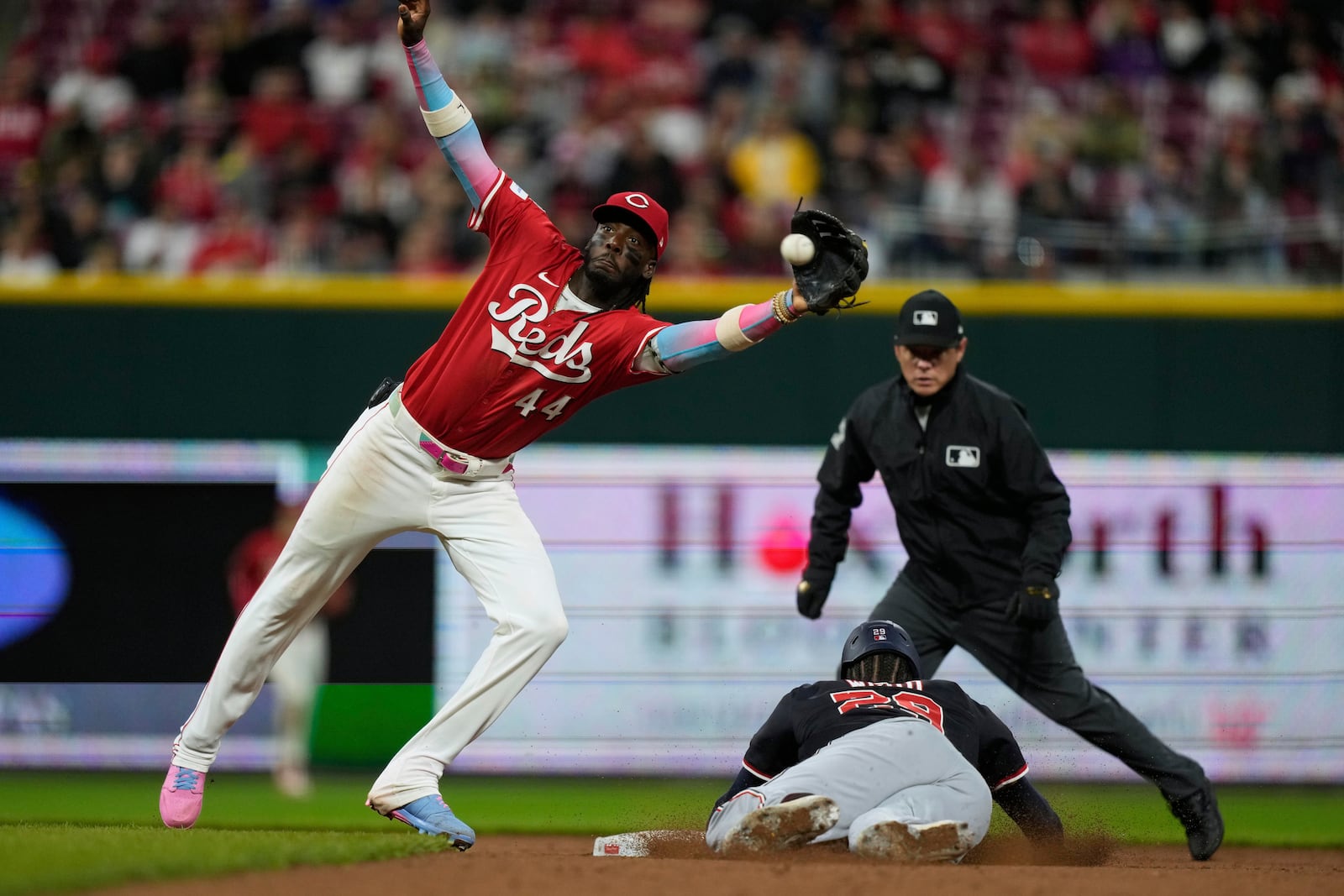 Washington Nationals' James Wood (29) steals second base as Cincinnati Reds shortstop Elly De La Cruz (44) reaches for but misses a ball thrown wide by Cincinnati Reds catcher Tyler Stephenson during the sixth inning of a baseball game, Saturday, May 3, 2025, in Cincinnati. Watching the play is umpire DJ Reyburn. (AP Photo/Carolyn Kaster)