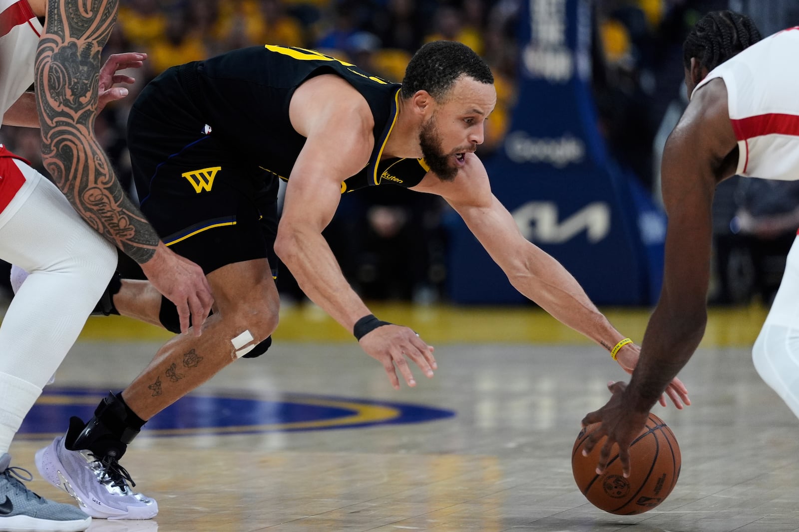 Golden State Warriors guard Stephen Curry, center, loses possession of the ball during the first half of Game 6 of an NBA basketball first-round playoff series against the Houston Rockets, Friday, May 2, 2025, in San Francisco. (AP Photo/Godofredo A. Vásquez)