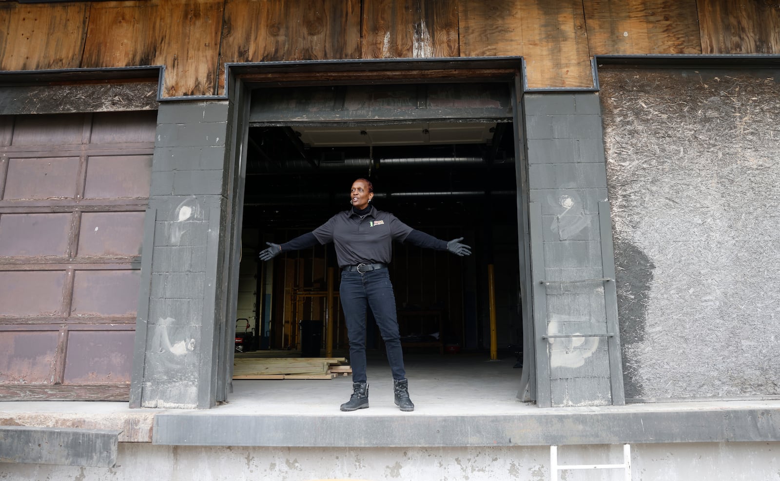 Nettie Carter-Smith, part-owner of Kore 4 Konnection, updates a group on future event space being built on Tuesday, May 6, 2025, at Kore 4 Konnection. JOSEPH COOKE/STAFF
