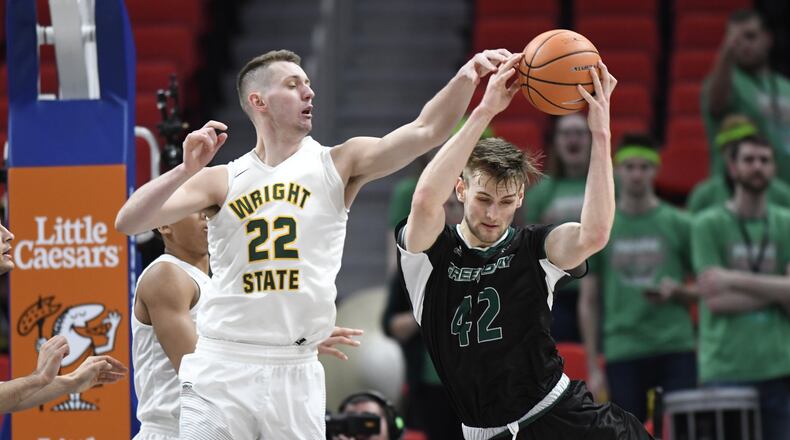 Wright State’s Parker Ernsthausen battles Green Bay’s David Jesperson last season in the Horizon League tournament at Little Caesar’s Arena in Detroit. FILE